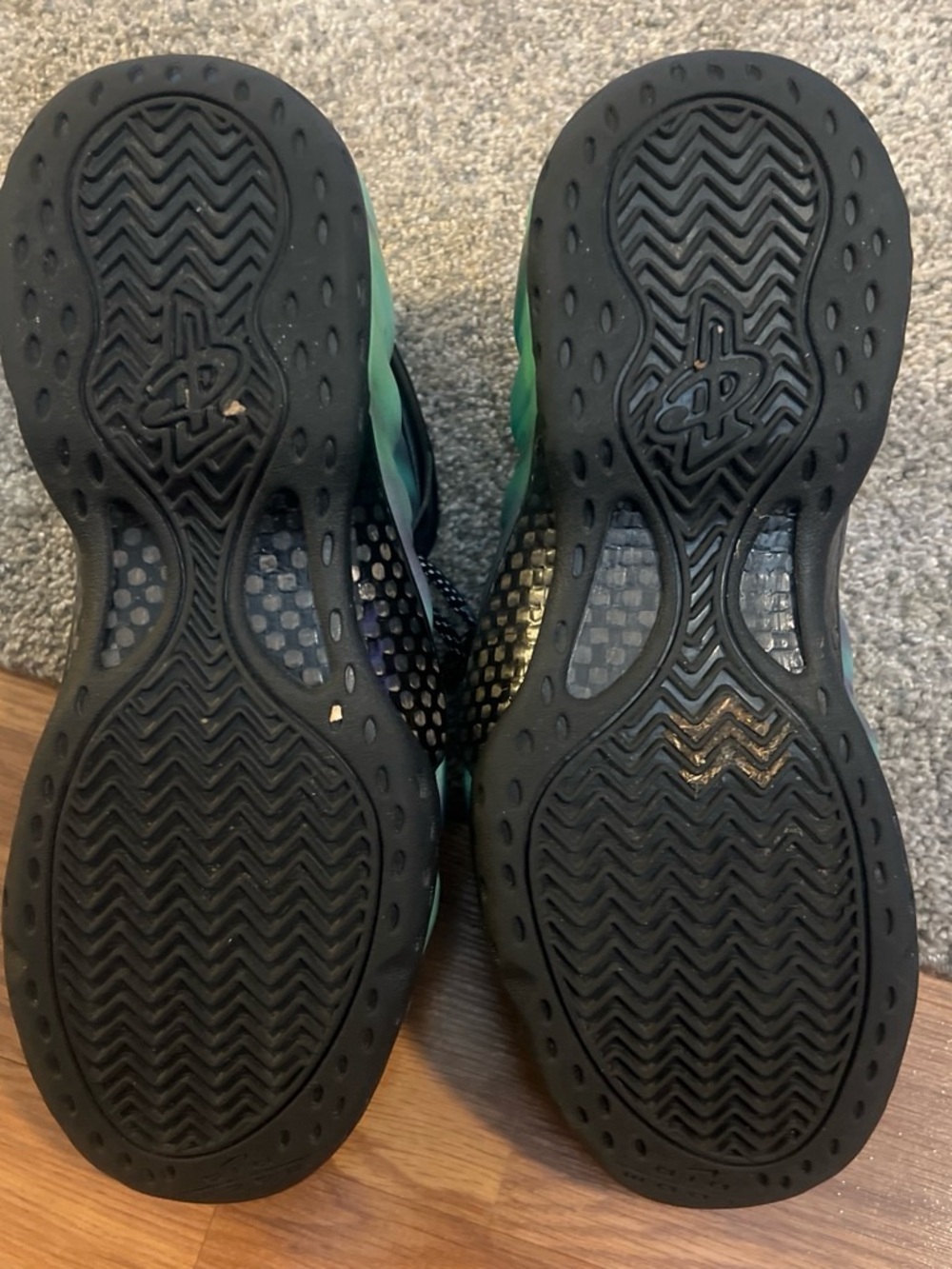 Nike Black and Teal Iridescent Shell Sneaker - Picture 4 of 6